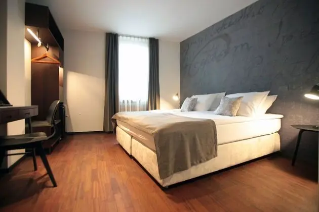 Comfort Tek Büyük veya İki Ayrı Yataklı Oda