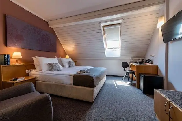 Comfort Tek Büyük veya İki Ayrı Yataklı Oda