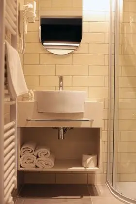 Comfort Tek Büyük veya İki Ayrı Yataklı Oda