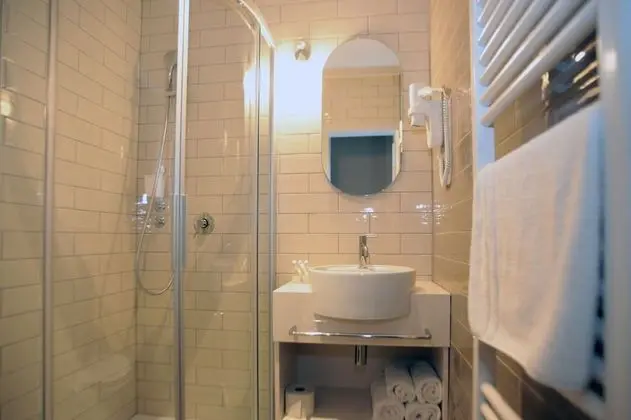Comfort Tek Büyük veya İki Ayrı Yataklı Oda