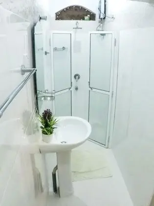 Basic Tek Büyük veya İki Ayrı Yataklı Oda, Banyolu/Duşlu