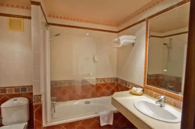 Standard Tek Büyük Yataklı Oda, Teras, Kısmi Deniz Manzarası (2 pax)