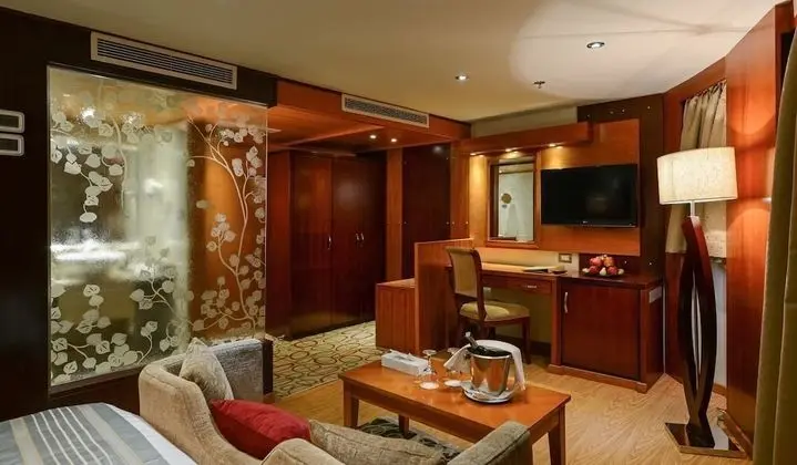 Junior Double or Twin Room (7 nights Luxor to Luxor Mon-Mon) With Sightseeing.