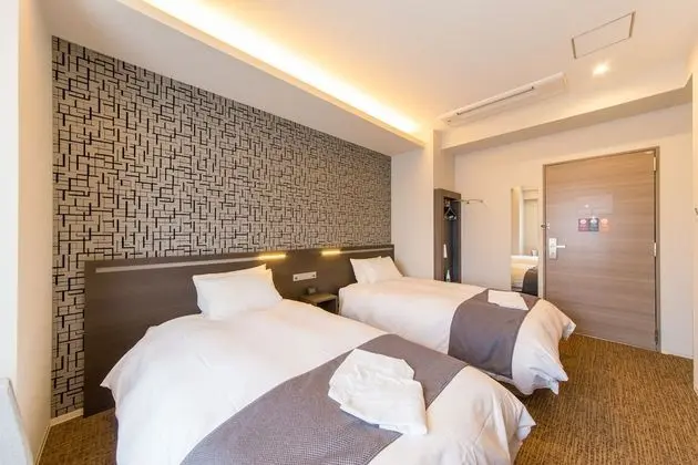 İki Ayrı Yataklı Oda, Sigara İçilmez