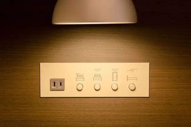 İki Ayrı Yataklı Oda, Sigara İçilmez