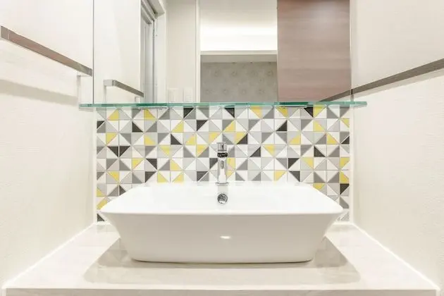 İki Ayrı Yataklı Oda, Sigara İçilmez