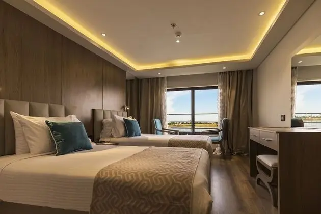 Standard Kulübe, Nehir Manzaralı