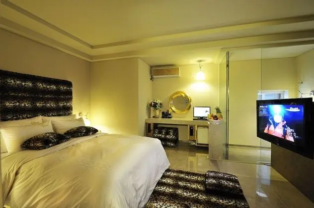 Deluxe Tek Büyük Yataklı Oda