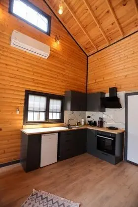 Asma Katlı Bungalow, Doğa Manzaralı, Isıtmalı Özel Havuzlu