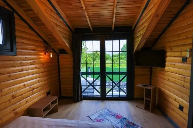 Asma Katlı Bungalow, Doğa Manzaralı, Isıtmalı Özel Havuzlu