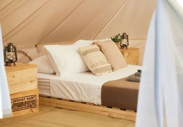Deluxe Settlement Tent