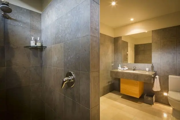 Luxury Tek Büyük Yataklı Oda, Üzüm Asması Manzaralı, Havuz Kenarı