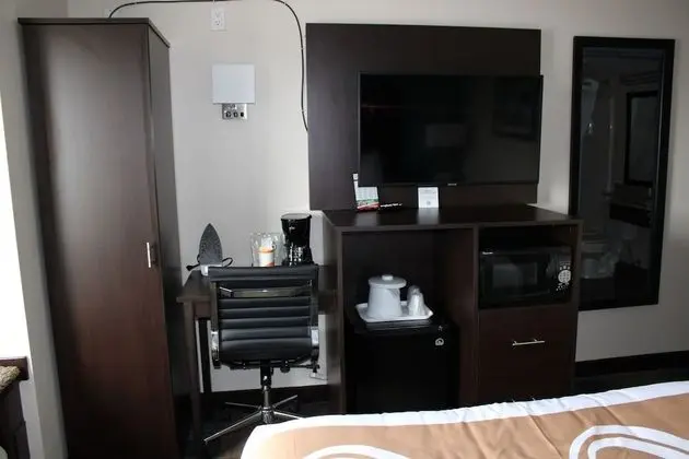 Oda, 1 Büyük (Queen) Boy Yatak, Engellilere Uygun, Sigara İçilmez