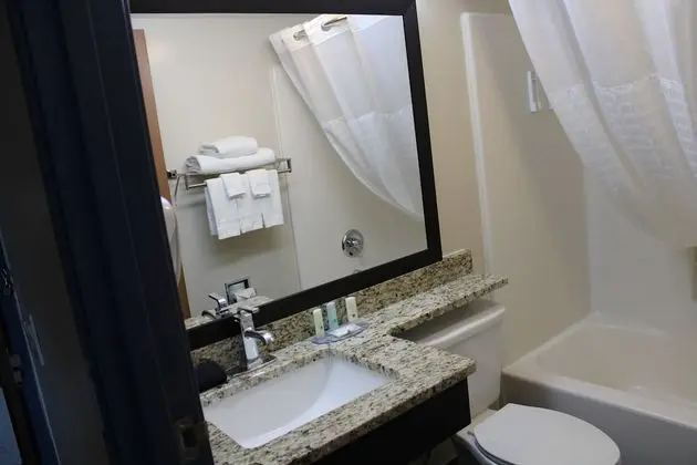 Oda, 1 Büyük (Queen) Boy Yatak, Engellilere Uygun, Sigara İçilmez