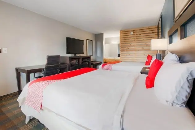 Oda, 2 Büyük (Queen) Boy Yatak