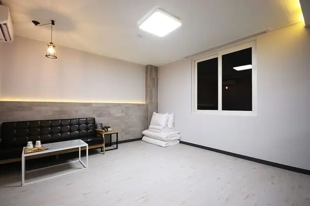 Oda (Korean-style Ondol Room)