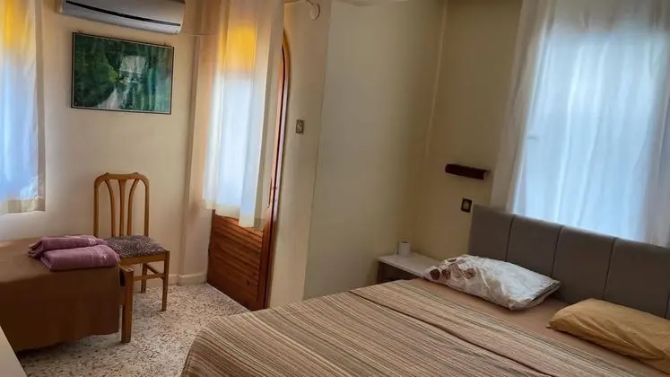 3 kisilik . Klimali . Balkonlu