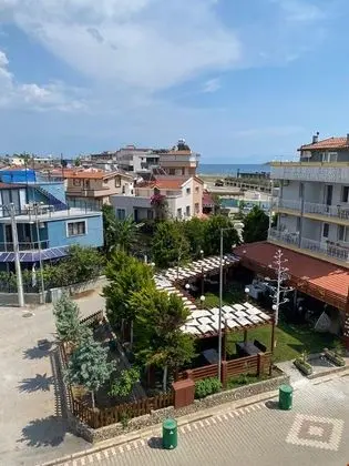 3 kisilik . Klimali . Balkonlu