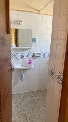 3 kisilik . Klimali . Balkonlu