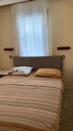 3 kisilik . Klimali . Balkonlu