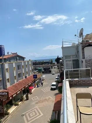 3 kisilik . Klimali . Balkonlu