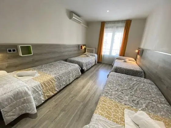 Standard Dört Kişilik Oda, Ortak Banyo, Şehir Manzaralı