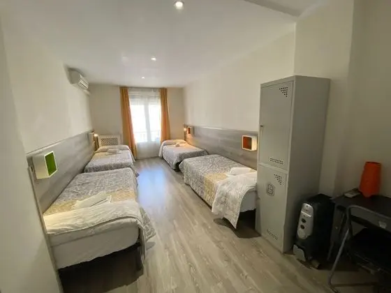 Standard Dört Kişilik Oda, Ortak Banyo, Şehir Manzaralı