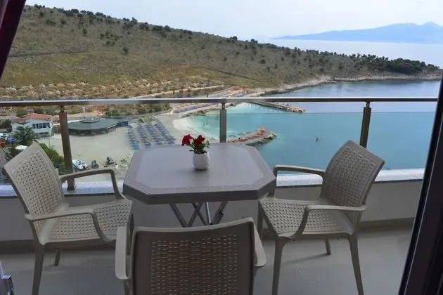 Dört Kişilik Oda, Deniz Manzaralı