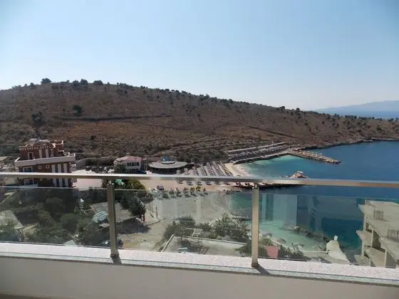 Dört Kişilik Oda, Deniz Manzaralı