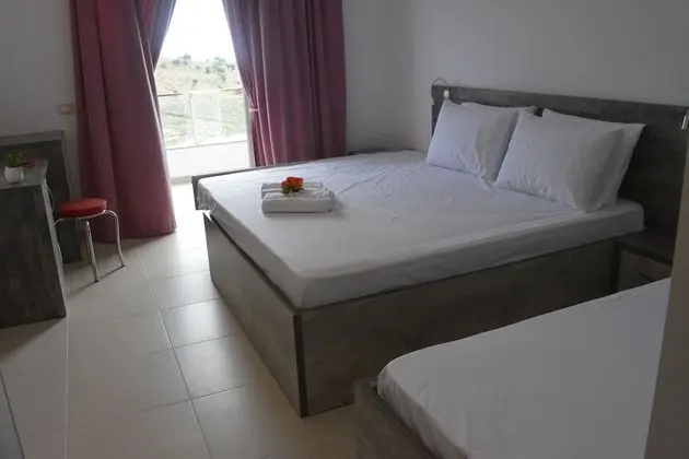 Üç Kişilik Oda, Deniz Manzaralı