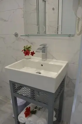 Üç Kişilik Oda, Deniz Manzaralı