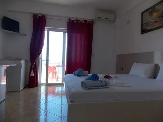 Tek Büyük veya İki Ayrı Yataklı Oda, Deniz Manzaralı