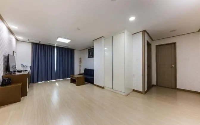 Luxury Oda