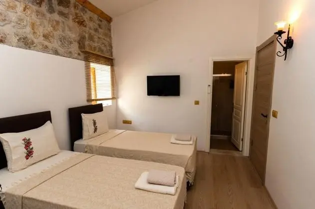 Standart Üç Kişilik Oda, Bahçe Manzaralı