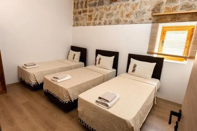 Standart Üç Kişilik Oda, Bahçe Manzaralı