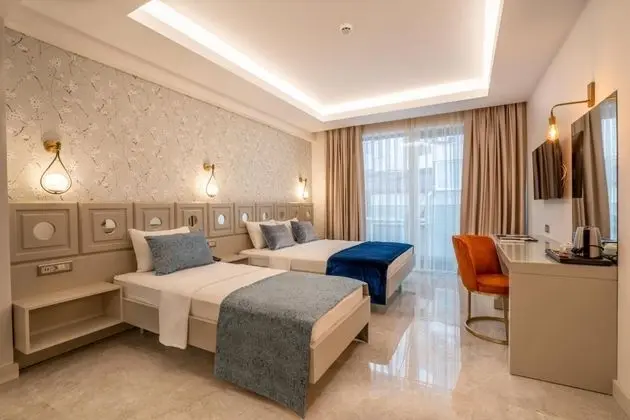 Triple, Sokak Manzaralı, Klimalı
