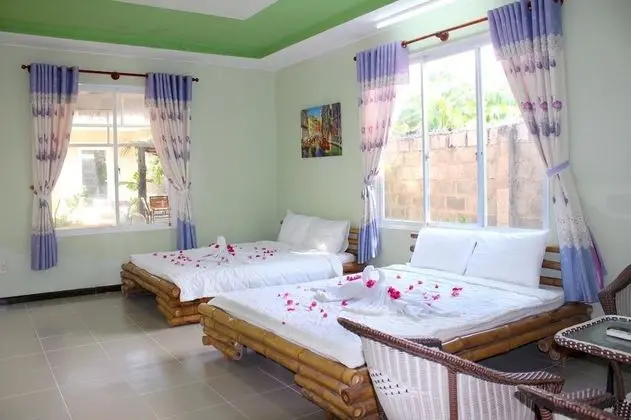 Bungalov, Havuz Manzaralı