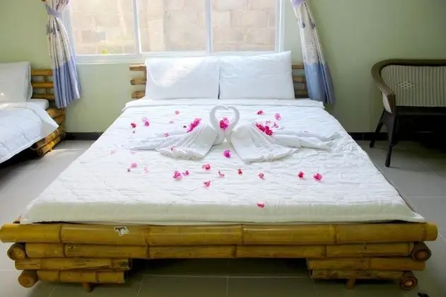 Bungalov, Havuz Manzaralı