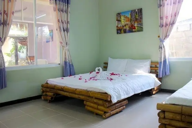 Bungalov, Havuz Manzaralı