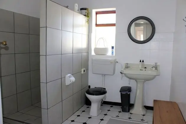Tek Büyük Yataklı Oda, Ortak Banyo