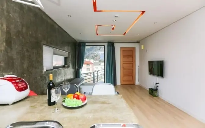 Oda (Room in the Heart No 102)