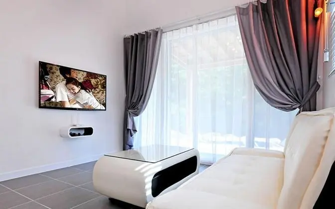 Oda (Third day (duplex))