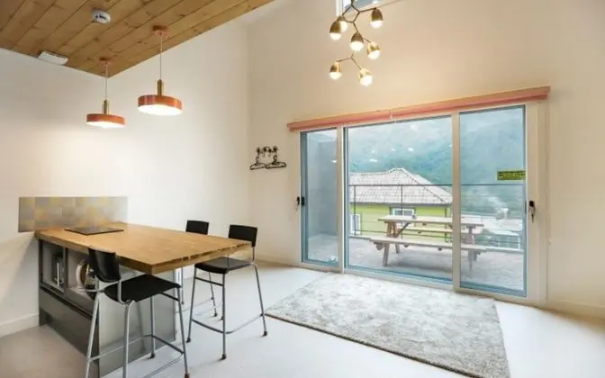 Oda (Soothing (multiple floors pet compani)