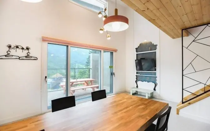 Oda (Soothing (multiple floors pet compani)