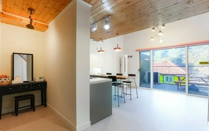 Oda (Soothing (multiple floors pet compani)