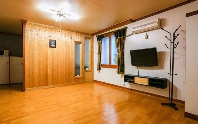 Oda (73 Two Rooms No 306)