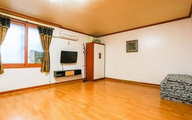 Oda (73 Two Rooms No 306)