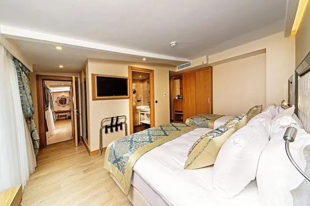 Bağlantılı Oda, Şehir Manzaralı