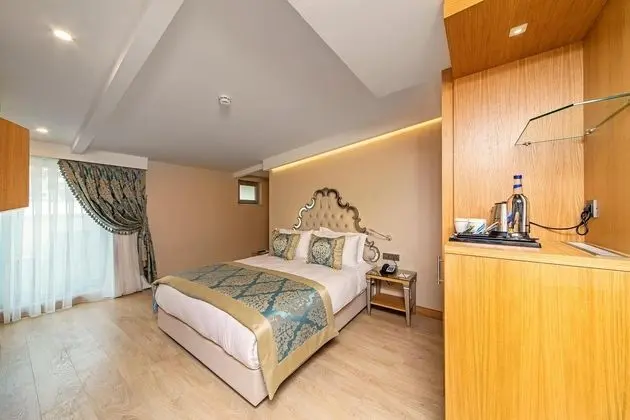 Bağlantılı Oda, Şehir Manzaralı