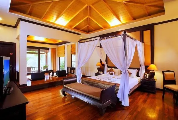 Deluxe Villa, Jakuzili